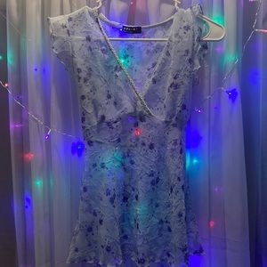 Cute women’s floral top with a tie back.